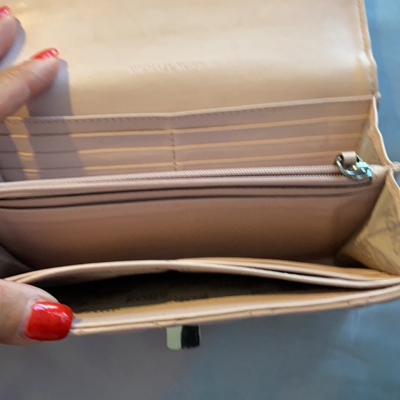 Michael Kors blush colored wallet - Picture 3 of 5